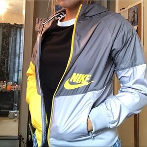 brand new nike wind breaker